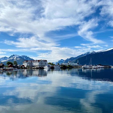 Sunde Fjord Hotel, Free And Easy Parking Solavagen ภายนอก รูปภาพ