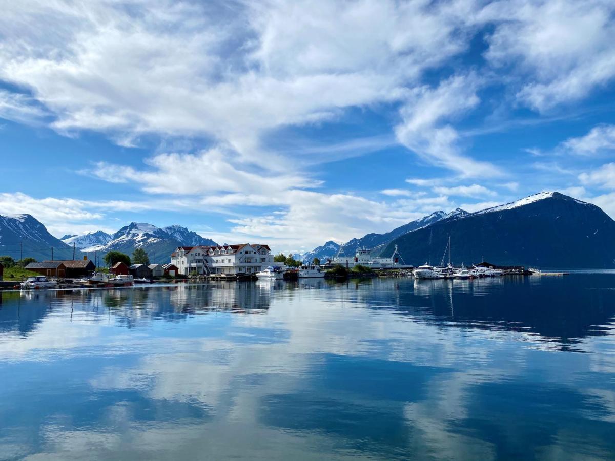 Sunde Fjord Hotel, Free And Easy Parking Solavagen ภายนอก รูปภาพ