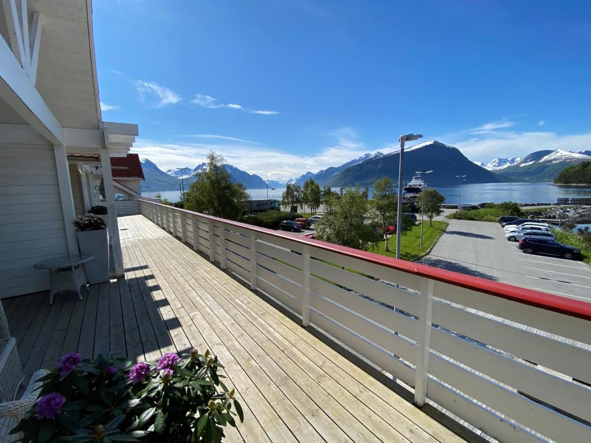 Sunde Fjord Hotel, Free And Easy Parking Solavagen ภายนอก รูปภาพ