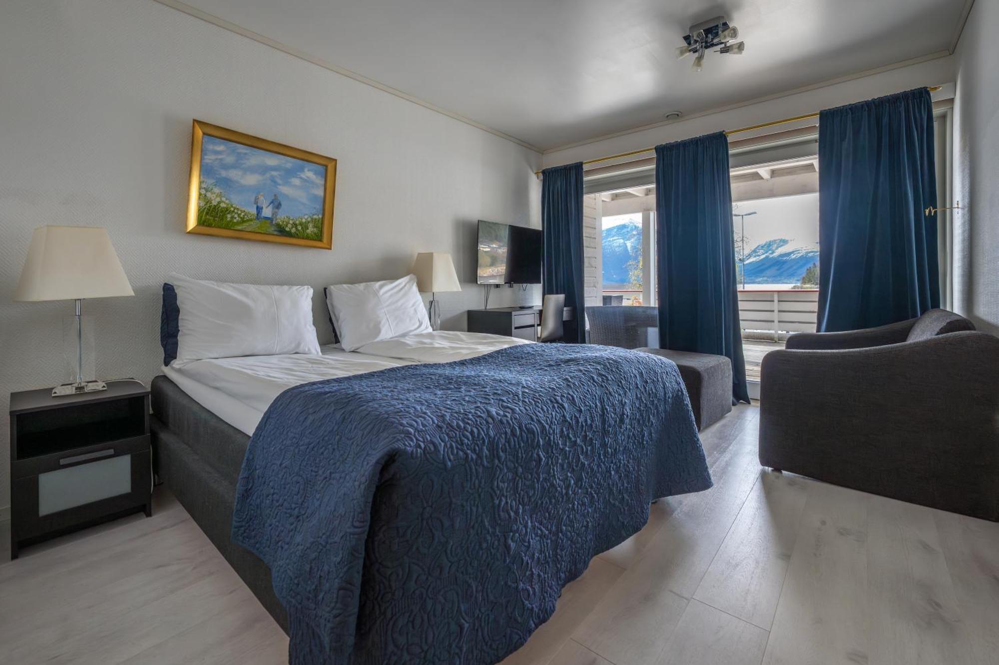 Sunde Fjord Hotel, Free And Easy Parking Solavagen ภายนอก รูปภาพ