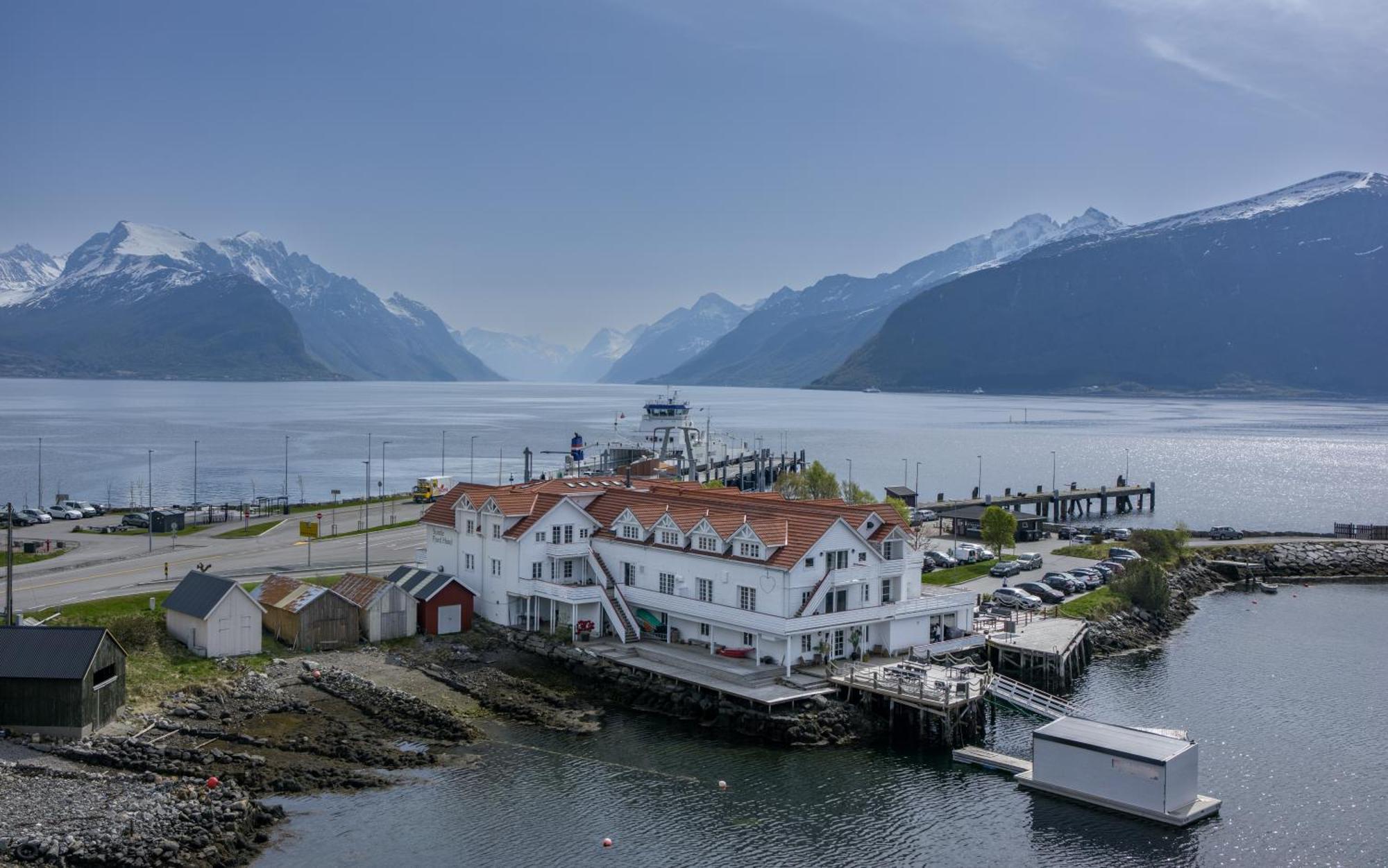 Sunde Fjord Hotel, Free And Easy Parking Solavagen ภายนอก รูปภาพ
